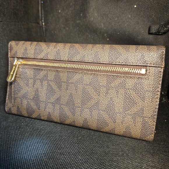 Michael Kors Jet Set Designer Checkbook Wallet in Chocolate Brown with Gold Logo - Picture 2 of 3
